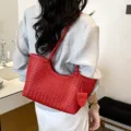 Chic sac cabas épaule en cuir tressé rouge, grand sac fourre-tout décontracté pour femme. - Rouge