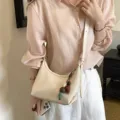 Sac à épaule minimaliste pour femme en cuir PU beige sac bandoulière chic sac à main élégant - Avec Pendentif / Blanc Cassé