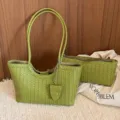 Sac cabas en cuir tressé vert avec pochette assortie, grand sac porté épaule décontracté et élégant. - Vert