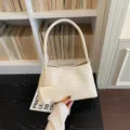 Sac à épaule tissé pour femmes, sac à main vintage chic sous les aisselles, fourre-tout. - Blanc