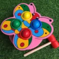 Hölzernes Schmetterling Klopfspielzeug für Kinder, Farberkennung Hammer Spiel mit Holzkugel. - YDL Schmetterling-Klopfbank