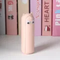 Mini ventilador de mano plegable portátil en rosa con ojos lindos para estudiantes y viajes. - Rosa con ojos