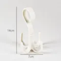 Gancio girevole a quattro artigli in plastica bianca per sciarpe e piccoli oggetti. - Bianco