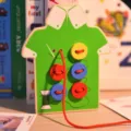 Montessori wooden educational toy for toddlers button sewing threading fine motor skills - Green