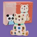 Holz Bär Montessori Beschäftigungsbrett Lernspielzeug mit LED Lichtern und Schaltern. - Teddybär