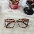 Detail shot of vintage leopard print fashion flat light glasses frame for trendy daily wear. - Khaki Leopard
