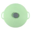 Hellgrüne Silikon Lebensmittelabdeckung Mikrowelle Spritzschutz Deckel mit zwei Griffen - 31,5 cm - Matcha-Grün