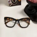 Vista detallada de la montura de gafas de ojo de gato carey vintage, textura y diseño únicos. - Estampado de leopardo