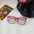 Primo piano della montatura per occhiali anti luce blu alla moda con motivo rosso e verde. - Rosa Verde