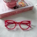 Occhiali gatto esagerati con montatura rosa e rossa anti luce blu per look trendy e alla moda. - Rosa Trasparente Gamba Rosso Vivace