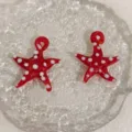 Colgante de estrella de mar de vidrio rojo con puntos blancos, dijes DIY hechos a mano para pendientes. - Rojo Estrella de Mar