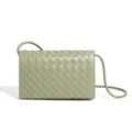 Bolso bandolera de piel tejida verde claro con solapa elegante y correa delgada - Verde Travertino