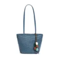 Bolso tote de cuero tejido azul con correas largas y colgante de cuentas de colores. - Azul Victoria