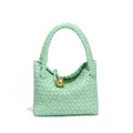 Hellgrüne geflochtene Damentasche Vintage Leder Beuteltasche mit elegantem Goldkugelanhänger. - Klein (B1971#) / Mintgrün