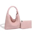 Lässige rosa gewebte Umhängetasche mit Beutel, stilvolle große Handtasche für Damen. - Muschelrosa