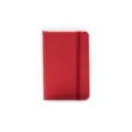 Primo piano dettaglio del taccuino rigido rosso A6 con chiusura elastica per studio. - A6 (96 x 145) / Rosso
