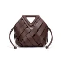Dunkelbraune gewebte Ledertasche mit dreieckigem Griff und stilvollen Kordelzügen. - Kaffeebraun