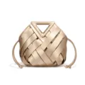 Retro goldene geflochtene Handtasche mit dreieckigem Griff und praktischem Kordelzug. - Gold