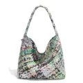 Bunte geflochtene Damen Schultertasche, stylische Zeitungspapier Tote mit Sternanhänger. - Poster-Druck
