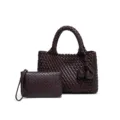 Dunkelbraune gewebte Ledertasche Set, elegante Henkeltasche und Clutch für Damen stilvoll. - Schokoladenbraun