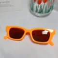 Helle orange Gelee kleine Rahmen Sonnenbrille, trendige rechteckige Sonnenbrille für Damen. - Orange