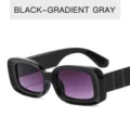 Modische quadratische Sonnenbrille mit breiten Bügeln und verlaufenden lila Gläsern für Damen. - Glänzend Schwarz / Verlaufsgram