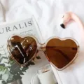 Lunettes de soleil vintage en forme de coeur, monture transparente et verres bruns chic. - Champagne