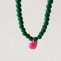 Grüne Perlenkette mit rosa Herzanhänger, süße ästhetische Schlüsselbeinkette für Damen. - Dunkelgrün
