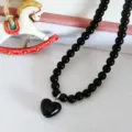 Schwarze Perlenkette mit Herz Anhänger, stilvolle minimalistische Halskette für Damen. - Schwarze Kette Schwarzes Herz