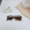 Gafas de sol vintage cuadradas carey con lentes marrones, elegante accesorio retro para la moda. - Carey