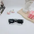 Gafas de sol retro de montura pequeña con estampado de vaca de moda, estilo elegante. - Puntos Blanco y Negro