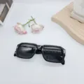 Gafas de sol cuadradas negras clásicas para hombre y mujer, montura retro gruesa con cruz de metal. - Montura Negra Lente Gris