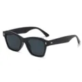 Schwarze quadratische Sonnenbrille mit Metallnieten, UV-Schutz Unisex Brille Hauptansicht - Schwarzer Rahmen Graue Gläser