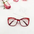 Montura de gafas ojo de gato facetada en color rojo vista de detalle, accesorio elegante. - Rojo