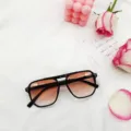 Schicke schwarze Sonnenbrille mit Farbverlauf Gläsern und modischem Doppelsteg Schutz - Schwarzer Rahmen Tee Gläser