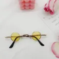 Gafas de sol punk redondas retro con lentes amarillas y montura de metal elegante. - Amarillo