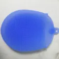 Blaue Silikon Badebuerste mit weichen Borsten und Haengeloch fuer die taegliche Koerperpflege. - Blau