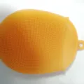 Gelbe Silikon Duschbürste weiche Borsten Körperreiniger für tägliches Duschen und Baden - Orange