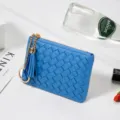 Mini porte-monnaie en cuir tressé pour femmes avec pompon et porte-clés petit portefeuille - B43# Bleu ouragan / Bleu Ouragan