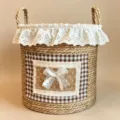 Panier de rangement tissé à la main avec bordure en dentelle à volants et nœud pour linge - Grand (30x35) / Style Patch en Tissu Dentelle