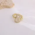 Anillo de letra de cobre chapado en oro circona cubica variante, diseno de joyeria brillante. - Letra B