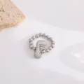 Zilveren kralenring met micro-pave zirkoon letterhanger, modieus koperen sieradenaccessoire. - Letter F