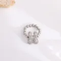 Zilveren kralenring met micro-geplaveide zirkonium letter H bedel, stijlvolle koperen modes sieraden. - Letter H