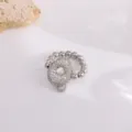 Zilveren alfabet letter ring met sprankelende zirkonia kralen en glanzende variant. - Letter Q