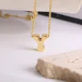 Collier minimaliste plaqué or 18k avec pendentif lettre, chaîne délicate élégante. - Lettre Y