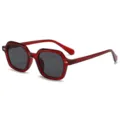 Klassische quadratische Sonnenbrille fuer Damen und Herren, roter transparenter UV-Schutz. - C2 Stil (5812) / Durchscheinender Roter Rahmen Graue Linsen