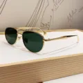 Doppelsteg Piloten Sonnenbrille mit Gold Metallrahmen und dunkelgrünen Gläsern Hauptansicht. - Goldener Rahmen Grüne Linsen