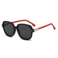 Kinder Retro quadratische Sonnenbrille mit Metallnieten, UV-Schutz polarisierte Gläser. - Quadratischer Rahmen Reisnagel Stil (2213-2) / Matte Schwarzer Rahmen Rote Bügel Graue Gläser