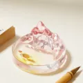 Erhöhen Sie Ihre Kalligraphie mit dieser wunderschönen pinkfarbenen Tuscheschale aus Glas. - Qianli Qianshan Tintenteller / Verlauf Rosa