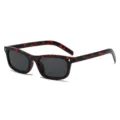 Klassische Retro Schildpatt rechteckige Sonnenbrille mit schicken Metalldreieck Details. - C12 Bohnen-Tee-Rahmen Graue Gläser